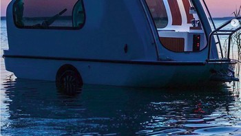 Mobil yang juga berfungsi sebagai perahu.  (Foto: Brightside)