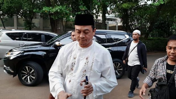 Jadi Tersangka, Bachtiar Nasir Sambangi Kediaman Prabowo di Kertanegara