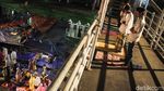 Jemaah Salat Tarawih di Pasar Gembrong Luber Hingga ke JPO