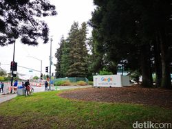 Ngabuburit di Markasnya Mbah Google