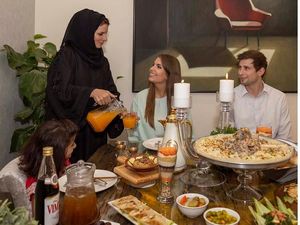 Kalau Blind Date Sudah Biasa, Ini Blind Iftar yang Seru