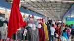 Mengais Rezeki dengan Jualan Baju Muslim di Bulan Suci