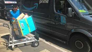Amazon juga sudah mengujicoba drone sebagai metode baru yang lebih efisien untuk mengantarkan barang. Foto: Reuters