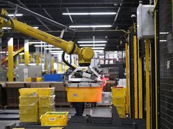 Ancaman Robot di Gudang Toko Online Terbesar Dunia