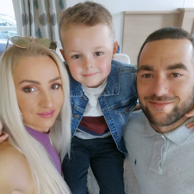 Jadi tukang ledeng perempuan dirasakan Carly memiliki banyak tantangannya. Dia mengaku masih terus melawan seksisme yang diterimanya.  Foto: Facebook