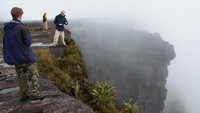 Jika ingin berlibur ke sini ambillah waktu selama musim panas, yang di Venezuela berlangsung mulai Desember hingga April. Siapkan perlengkapan untuk menahan hawa panas di perjalanan sekaligus dingin di puncaknya (iStock)  