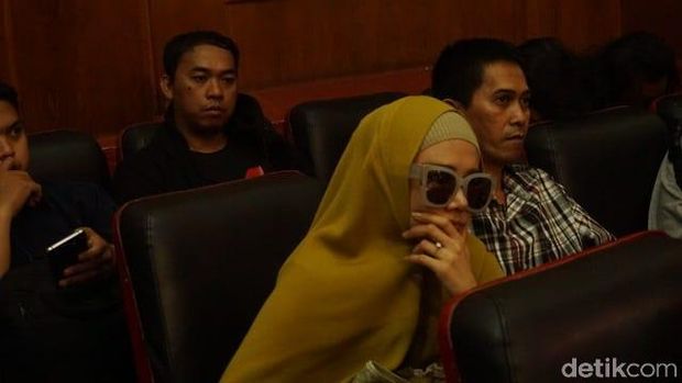 Mulan Jameela di PN Surabaya