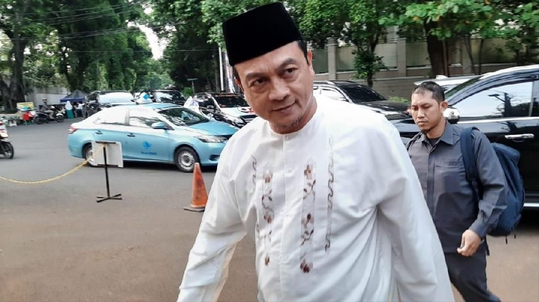 Polisi akan Jemput Paksa Bachtiar Nasir Setibanya di Indonesia Polisi akan Jemput Paksa Bachtiar Nasir Setibanya di Indonesia