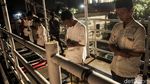 Jemaah Salat Tarawih di Pasar Gembrong Luber Hingga ke JPO