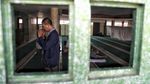 Potret Aktivitas Umat Muslim di Masjid Kolong Tol Babah Alun