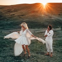 Pasangan yang kini tinggal di London ini menikah pada September 2017 dan melakukan honeymoon selama lima bulan. Mereka pun mulai menggunakan Instagram untuk mengabadikan momen romantisnya. Foto: Instagram @backpackdiariez