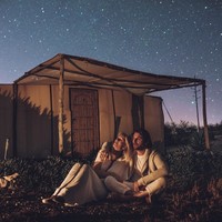 Potret seperti hiking ke gunung Everest dan camping ini rupanya membuat Instagram Jean dan Camille di kenal hingga akhirnya memiliki ratusan ribu perngikut.Foto: Instagram @backpackdiariez