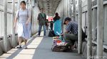 Duh,.. PKL Mulai Nakal Gelar Lapak di JPO