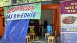 Tetap Buka Disaat Orang Puasa, Warung Ini Pakai Penutup