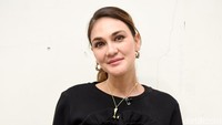 Luna Maya kembali dikaitkan dengan pasangan Syahrini dan Reino Barack di acara Dinner Silahturahmi. Pool/Noel/detikFoto.