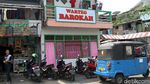 Tetap Buka Disaat Orang Puasa, Warung Ini Pakai Penutup