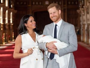 Hari Ayah, Pangeran Harry dan Meghan Markle Pamer Foto Baru Bayi Archie