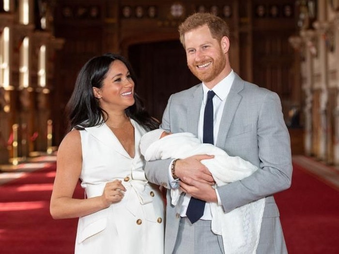 Pangeran Harry dan Meghan Markle saat memperkenalkan anak pertamanya kepada dunia. (Foto: Getty Images) Pangeran Harry dan Meghan Markle saat memperkenalkan anak pertamanya kepada dunia. (Foto: Getty Images)