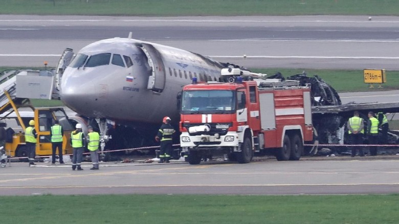 Selidiki Terbakarnya Sukhoi, Penyidik Rusia Fokus pada Kesalahan Pilot Selidiki Terbakarnya Sukhoi, Penyidik Rusia Fokus pada Kesalahan Pilot