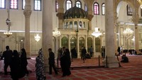 Pada tahun 2001, Masjid Agung Umayyah pernah dikunjungi oleh Paus Yohanes Paulus II. Dalam catatan sejarah, masjid ini menjadi yang pertama kali dikunjungi oleh Paus. (iStock)