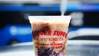 Penyegar dikala panas. Es yang berasal dari kota Cirebon ini dibuat dengan campuran susu, parutan kelapa, tape, ketan hitam dan buah alpukat. Foto: Instagram @lelly_bigle