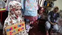 Beragam produk UMKM dipamerkan, salah satunya mukena anak ini.