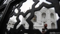 Masjid Ramlie Musofa ini dibangun oleh seorang mualaf yang berdarah Tionghoa pada tahun 2011 dan diresmikan pada 15 Mei 2016. (Pradita Utama)
