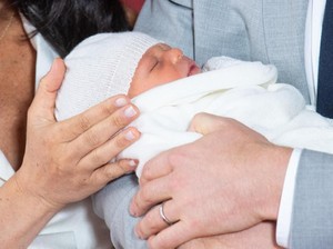 Kado Mewah Priyanka Chopra untuk Bayi Meghan Markle