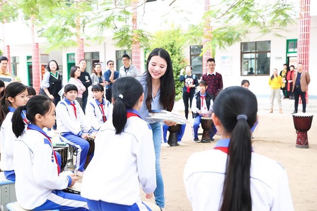 Di Instagram, wanita yang masuk dalam daftar Forbes 30 Under 30 itu tampak sering bergaya mewah. Ia juga sering terlihat mendatang destinasi glamour dunia. Tapi di sisi lain, Wendy Yu juga sangat senang beramal. Foto: instagram @wendyyu_official