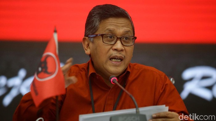 PDIP Klaim Raih 133 Kursi di DPR

Sekjen PDIP Hasto Kristiyanto menjelaskan kepada awak media mengenai raihan kursi DPR RI, Jakarta, Rabu (8/5/2019). Partai Demokrasi Indonesia Perjuangan (PDIP) klaim meraih 133 kursi di DPR. Hal ini berdasarkan data input suara C1 TPS hasil kombinasi Situng Badan Saksi Pemilu Pusat (BSPP) PDIP dan Situng Komisi Pemilihan Umum (KPU) 6 Mei 2019. Grandyos Zafna/detikcom