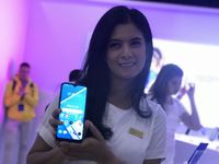 6 Pilihan Ponsel Baterai Jumbo Rp 2 Jutaan