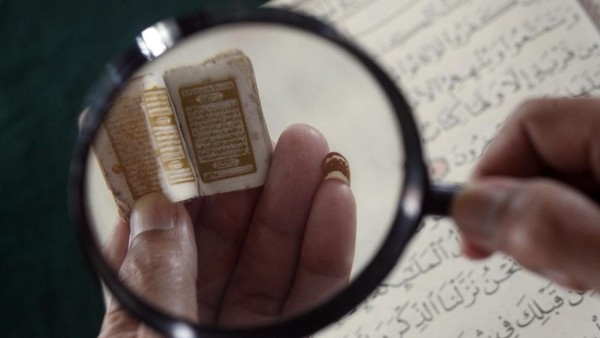 Unik! Alquran Terbesar Hingga Terkecil Ada di Indonesia