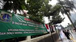 Ada Spanduk Larangan, PKL Masih Dagang di Trotoar Sudirman