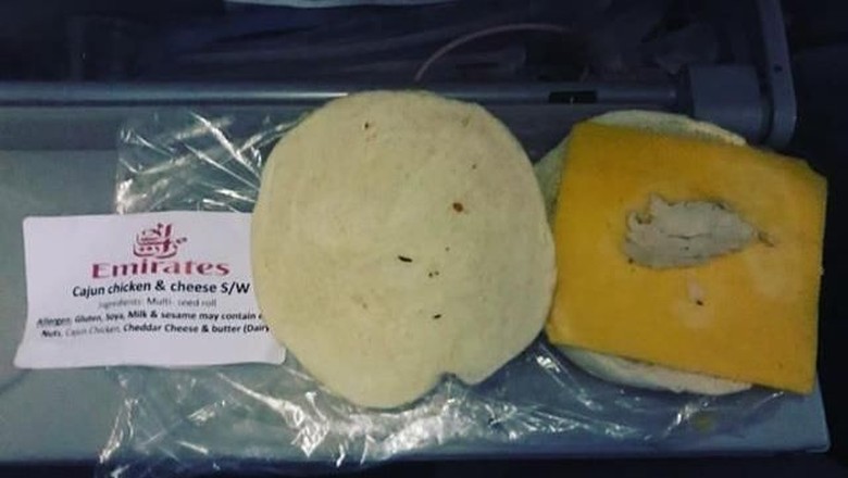 Sandwich isinya secuil ayam (dok Paul Carlin/Facebook) Sandwich isinya secuil ayam (dok Paul Carlin/Facebook)
