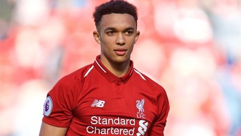 Bek Kanan: Trent Alexander Arnold - Liverpool. Arnold yang makin moncer nilainya 94. Foto: Instagram @trentarnold66