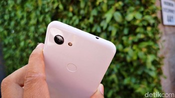 Baik Pixel 3a dan 3a XL tidak tahan air. Foto: Agus Tri Haryanto/inet