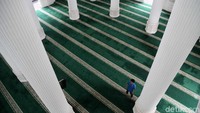 Ramlie Musofa yang digunakan masjid tersebut juga berasal dari inisial keluarga pendirinya, yaitu Ra untuk Ramli Rasidin dan Lie untuk nama sang istri, Lie Njok Kim. Sementara itu, Mu berasal dari nama Muhammad si anak pertama, So dari Sofian si anak kedua, dan Fa dari kata Fabian, nama si anak ketiga. (Pradita Utama)