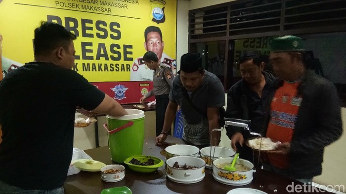 Ramadhan, Kantor Polisi di Makassar Siapkan Sahur Gratis Bagi Warga