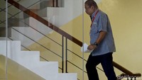 Sebelumnya Mekeng pernah dipanggil KPK sebagai saksi kasus dugaan suap PLTU Riau-1 untuk tersangka Idrus Marham. Saat itu, Mekeng menyatakan dirinya ditanya soal penunjukan Eni Saragih, yang kini jadi terpidana suap PLTU Riau-1, sebagai Wakil Ketua Komisi VII DPR.