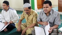 Sayup-sayup lantunan ayat suci Alquran terdengar dari Masjid Ruhul Qolbi di Lingkungan SLB A Negeri Cimahi pada Selasa (7/5/2019). 