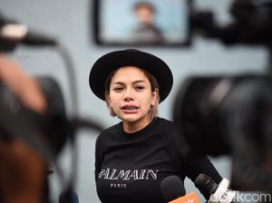 Nikita Mirzani di Antara Ibnu Jamil dan Vicky Nitinegoro