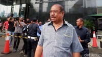 Adapun kasus dugaan suap antara Samin Tan dengan Eni itunterkait masalah yang dialami perusahaan Samin, PT Asmin Kolaindo Tuhup (AKT). Permasalahan yang dimaksud terkait perjanjian karya pengusahaan pertambangan batu bara (PKP2B) generasi 3 di Kalimantan Tengah antara PT AKT dan Kementerian ESDM.