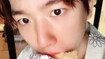 Imutnya Baekhyun EXO Saat Makan Jajangmyeon hingga Es Krim Wafer