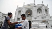 Arsitektur Masjid Ramlie Musofa itu sengaja dibuat mirip Taj Mahal dengan memaknai filosofinya. (Pradita Utama)