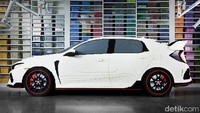 Honda Civic Type R ala lego ini juga dilengkapi lampu yang bisa menyala layaknya lampu mobil sungguhan. Lampu depan, lampu DRL, lampu kabut, lampu hazard, lampu rem, hingga lampu mundur bisa menyala normal. Lampu-lampu tersebut bisa dioperasikan melalui perangkat tablet Apple iPad