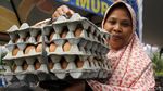 Warga Serbu Pasar Murah di Cempaka Putih
