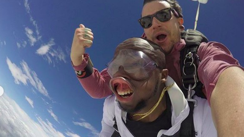 Foto Saat Skydiving Pria Ini Malah Bikin Ngakak