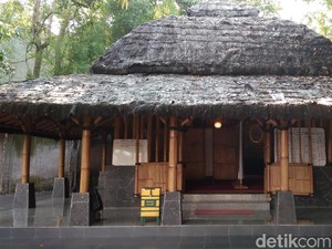 Masjid yang Terbuat dari Bambu Nan Sejuk di Cirebon
