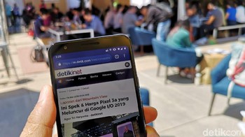 Dan juga, resolusi kamera yang tetap mengandalkan 8 MP untuk kamera depan dan kamera belakang 12 MP. Foto: Agus Tri Haryanto/inet