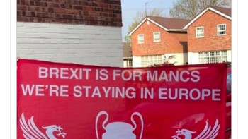 Brexit adalah untuk Manchester, kami tetap berada di Eropa tulis spanduk ini yang tentu menyindir Manchester United sang musuh bebuyutan. Foto: istimewa